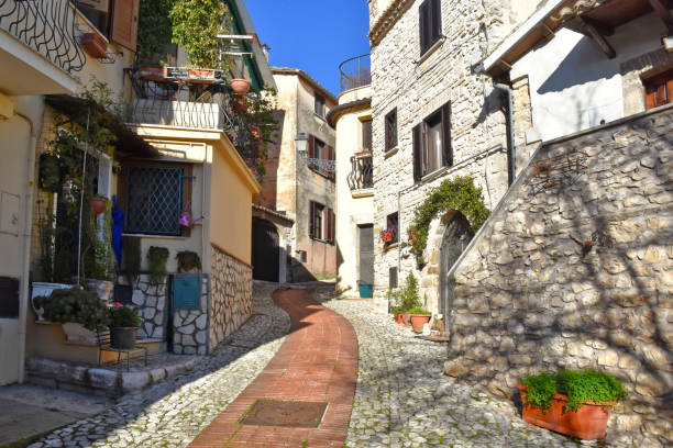 istock Travel in  old italian cities 1198789975