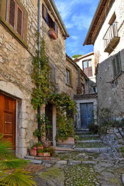 istock Travel in  old italian cities 1198790183