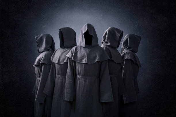 group of five scary figures in hooded cloaks in the dark - toga imagens e fotografias de stock