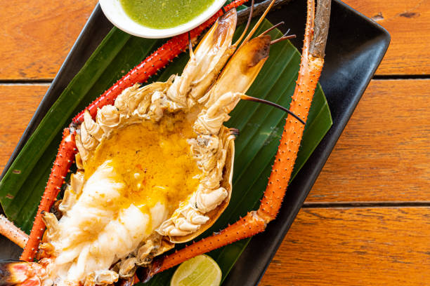 タイのシーフードソースでエビ川バーベキュー - shrimp grilled prepared shrimp barbecue ストックフォトと画像