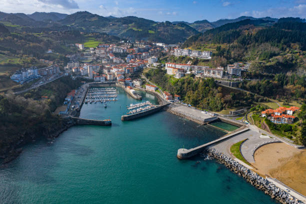 vista aerea del porto di mutriku, gipuzkoa - golfo di biscaglia foto e immagini stock