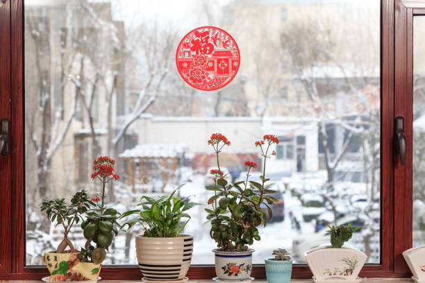 Window cut is paper-cut pasted on window paper or window glass. It is one of the traditional folk arts of ancient han nationality in China.