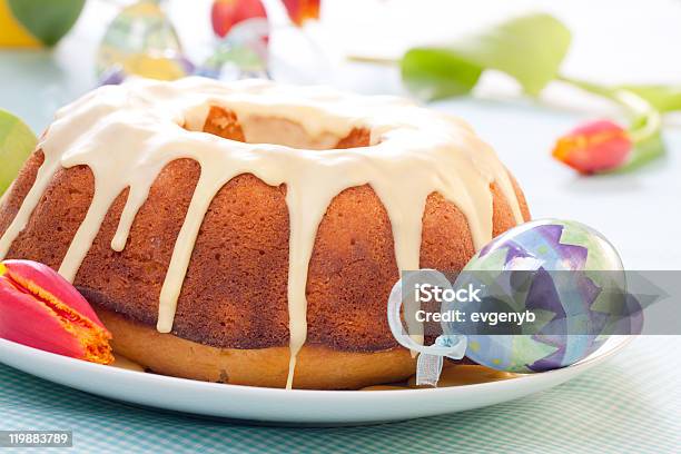 Foto de Bolo De Páscoa e mais fotos de stock de Ambiente - All Vocabulary - Ambiente - All Vocabulary, Arranjo, Assado no Forno