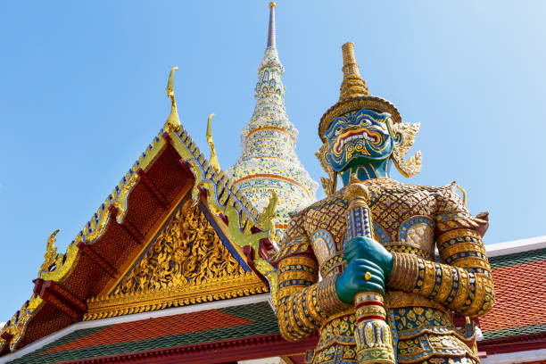 와트 프라 카우 (에메랄드 부처님), 태국 방콕의 그랜드 팰리스의 악마 수호자. - bangkok thailand demon majestic 뉴스 사진 이미지