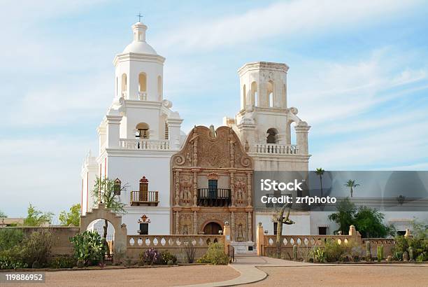 Photo libre de droit de Mission San Xavier Del Ba banque d'images et plus d'images libres de droit de Mission San Xavier Del Bac - Mission San Xavier Del Bac, Architecture, Arizona