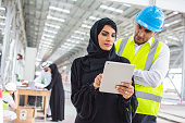 abu-dhabi-construction-professionals-kooperieren-vor-ort.jpg?b=1&s=170x170&k=20&c=QGanWuRROrLYamR-a5GmLhzMY7OnmA-pBRXxwHJJl20=