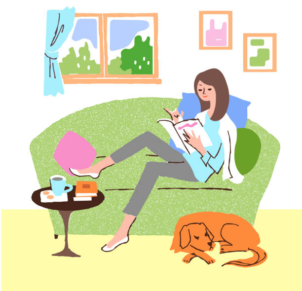 ilustraciones, imágenes clip art, dibujos animados e iconos de stock de mujer joven leyendo un libro mientras se relaja en un sofá y un perro durmiendo al lado - side table illustrations