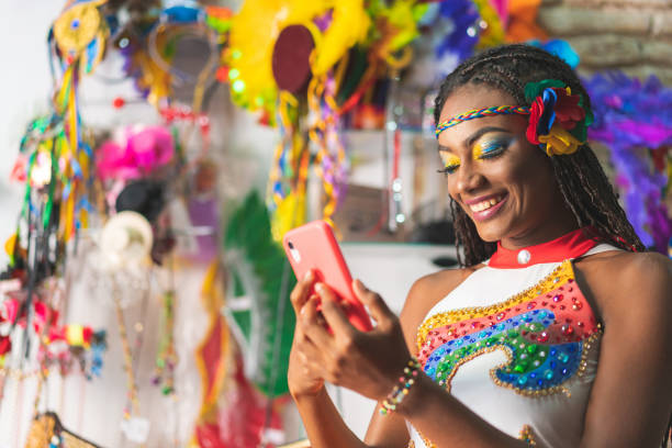 dancer using smart phone - carnaval costume imagens e fotografias de stock