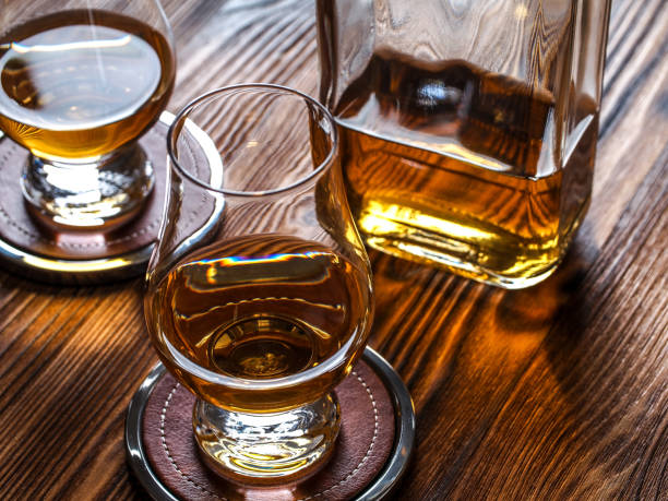 istock Whisky in glencairn glasses 1198987314