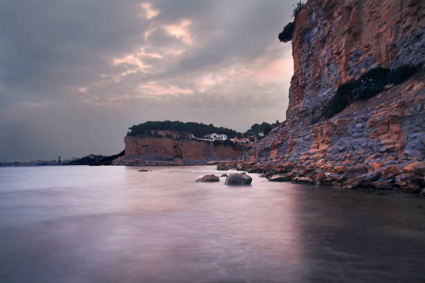 The Baladrar cove is a beautiful gateway to the Mediterranean, dominated by luminosity, a characteristic fact of our latitudes, with the pines peeking out into the blue and inviting you to a pleasant aquatic excursion.\n\nA rocky inlet divides this cove into that of the Baladrar and the Goleta. It is originated by the Barranco \