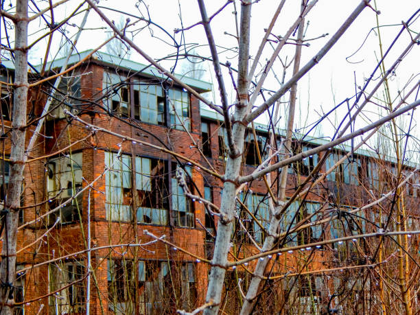 istock Old factory with broken windows in Eisenach 1199005489