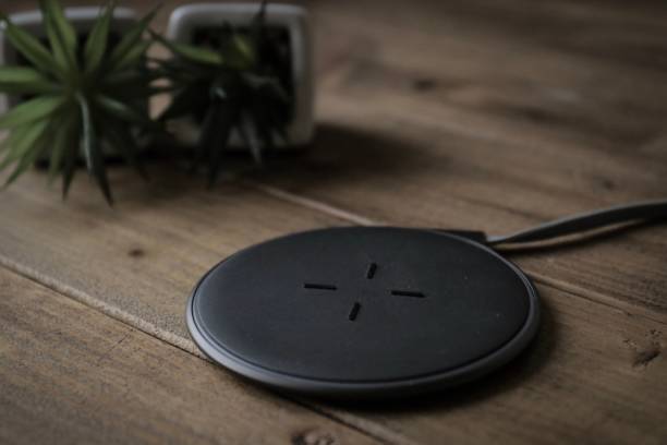 wireless charging pad - 4742 imagens e fotografias de stock