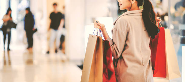 Shopping woman Lifestyle shopping concept, Young happy asian woman with paper bag and coat in shopping mall, vintage style shopping photos stock pictures, royalty-free photos & images