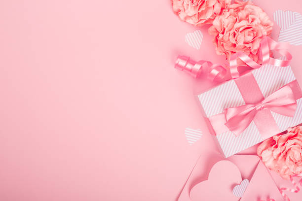 istock Valentines Day pink gift box 1199026380
