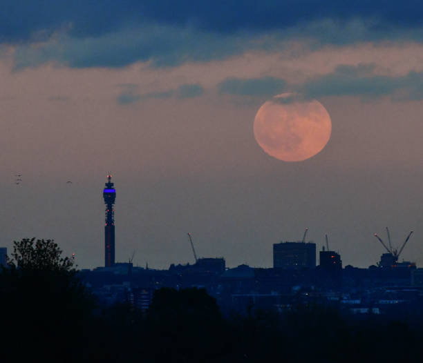 istock London Full Moon panorama 1199038578