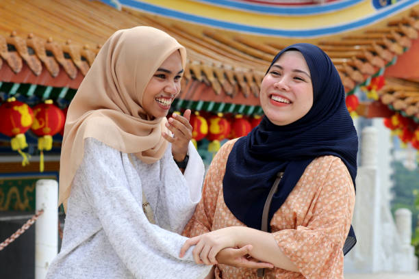 istock Chinese New Year: Modern Muslim in Thean Hou Temple 1199066558