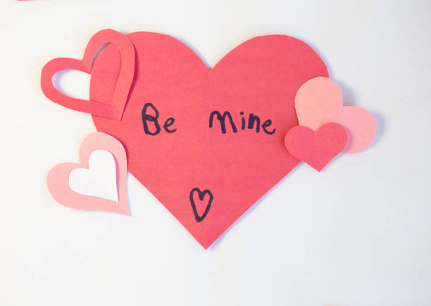 istock red construction paper heart with 'Be mine
