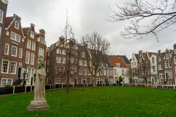 istock Amsterdam famous neighbourhood 1199085581