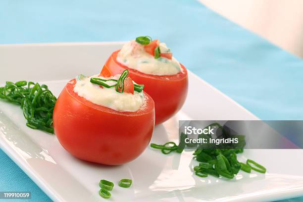 Tomates Rellenos Foto de stock y más banco de imágenes de Tomates rellenos - Tomates rellenos, Huevo - Comida básica, Alimento