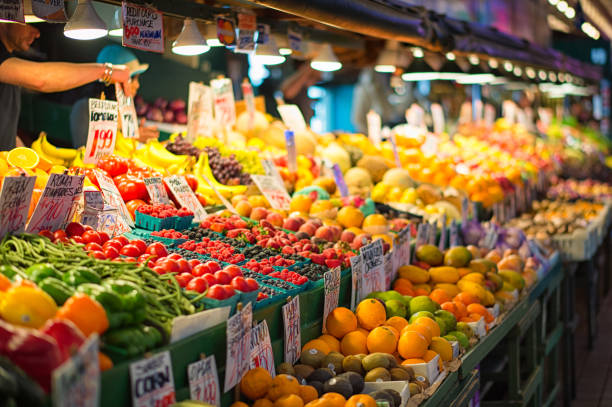 fresh fruits at seattle old farmer's market - market fruit strawberry farmers market imagens e fotografias de stock