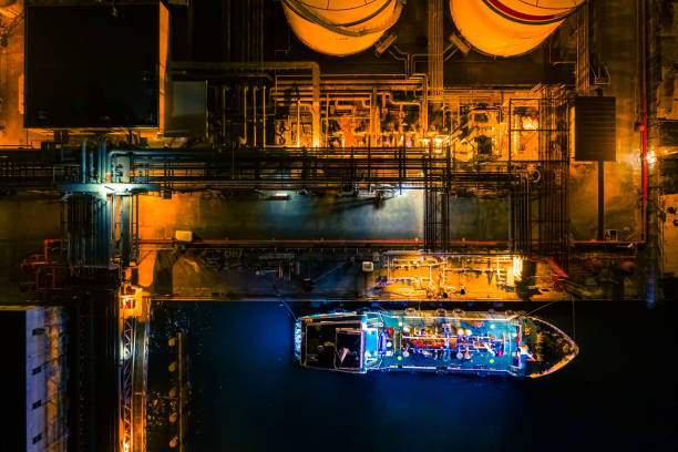 moored oil tanker port - oil shipping industrial ship oil tanker imagens e fotografias de stock