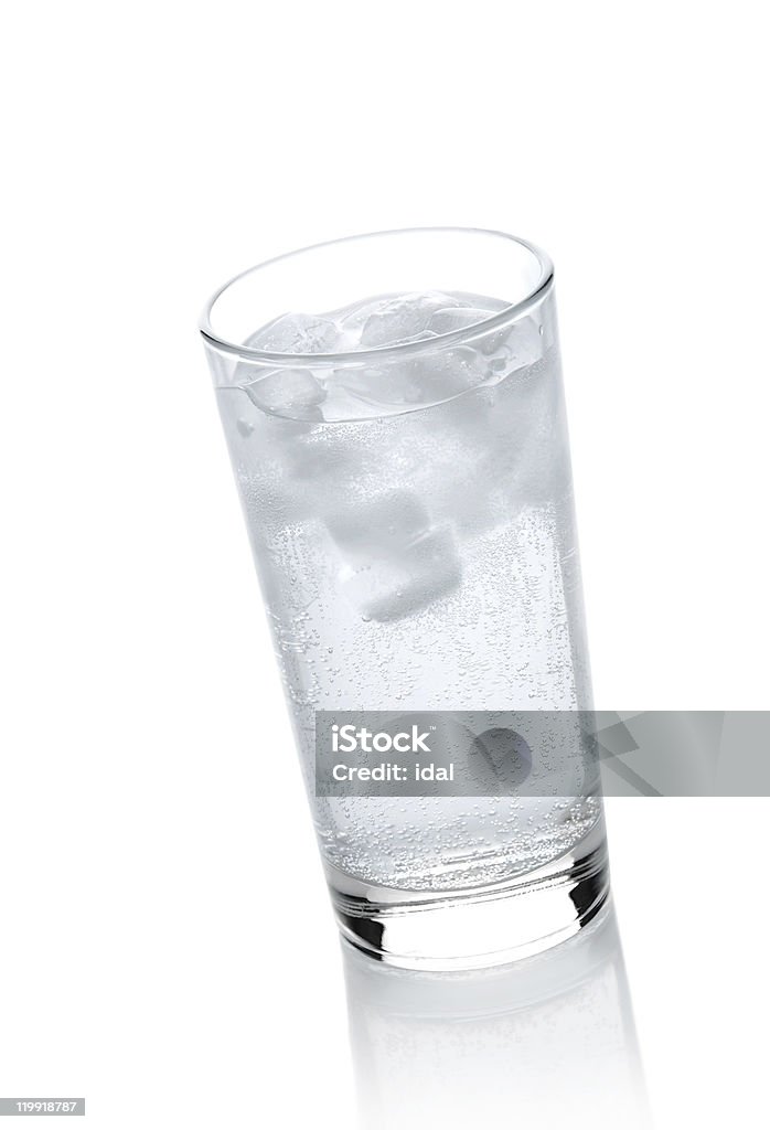 Воды в стакан со льдом - Стоковые фото Без людей роялти-фри