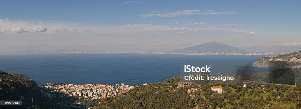 Golfo di Napoli e sul Vesuvio-Italia - Foto stock royalty-free di Ambientazione esterna