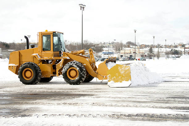 grande giallo neve aratro - snow remover foto e immagini stock