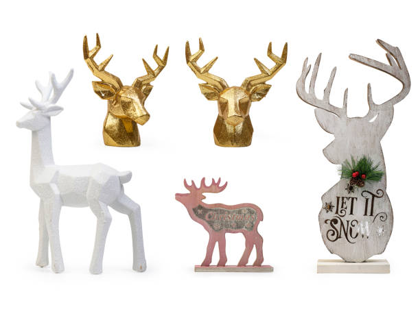 zestaw świątecznych elementów dekoracyjnych jelenia izolowanych na białym tle, ścieżka przycinania w zestawie - reindeer christmas decoration gold photography zdjęcia i obrazy z banku zdjęć