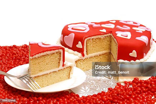 Pastel En Forma De Corazón Foto de stock y más banco de imágenes de Al horno - Al horno, Alcorza, Alimento