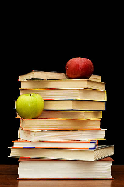 スタックの書籍、アップル - book stack dieting textbook ストックフォトと画像