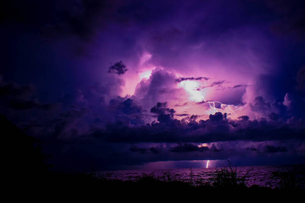 Lightning strikes anywhere on the planet, but in a few places on earth an accumulation of clouds forms, flashing almost every night for thousands and thousands of years and from those few places the place where a phenomenon like this occurs most constantly according to research of the Nasa is Venezuela, in the South of the Lake of the State Zulia: THE LIGHTNING OF THE CATATUMBO, yes, there is not only one, there are many, they fall and fall around all the water towns, the use of the correct name of this natural wonder It is a campaign of the best guide of the Catatumbo @alanhighton that I could show and that I really considered that it is very logical, wherever you look along the four cardinal points, some may fall, so it would be good to start talking about “Los Lightning ”and not the Catatumbo Lightning, the truth is that I feel deeply proud of being born on this earth blessed by God, so much so that he sent us a beacon so that the light never goes out, Darkness will not reign forever in Venezuela.