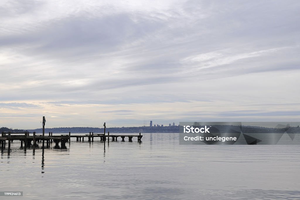 ワシントン湖で、曇りの日 - カラー画像のロイヤリティフリーストックフォト