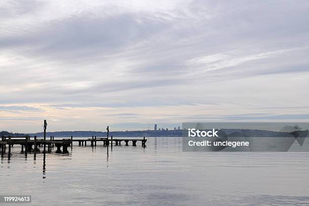 ワシントン湖で曇りの日 - カラー画像のストックフォトや画像を多数ご用意 - カラー画像, シアトル, ワシントン州