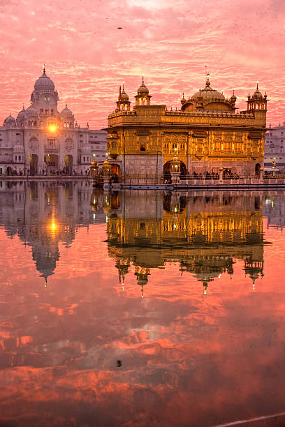 templo dourado, amritsar, - cupola imagens e fotografias de stock