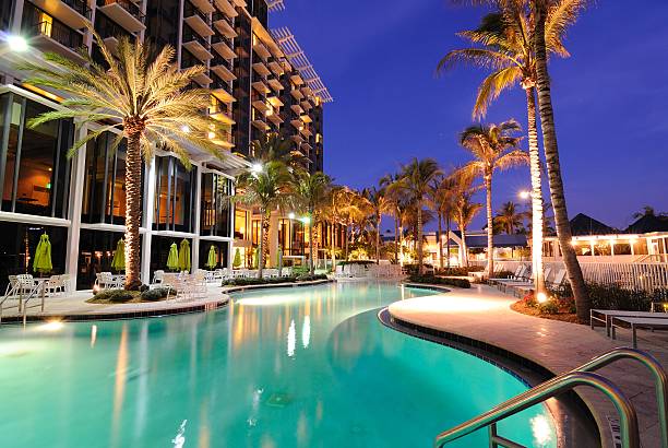 resort swimming pool - hotel stockfoto's en -beelden