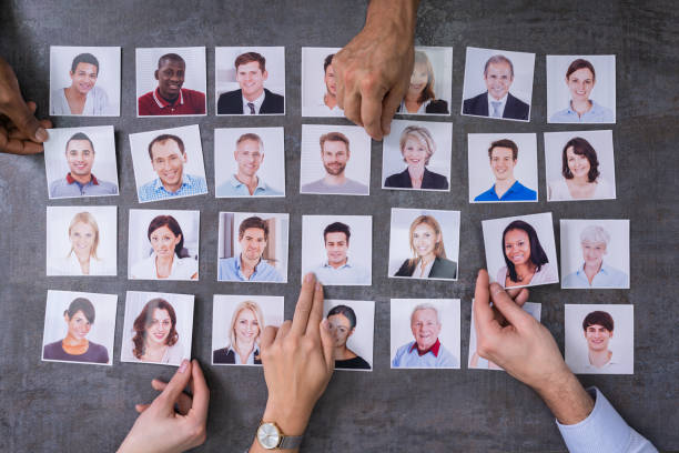 businesspeople choosing photographs of candidates - human resources job search skill teaching imagens e fotografias de stock