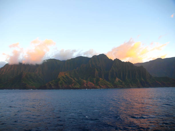 istock Na Pali Coast of Hawaii 1199295346
