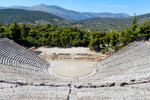 starożytny grecki teatr epidaurus - epidaurus greece epidavros amphitheater zdjęcia i obrazy z banku zdjęć