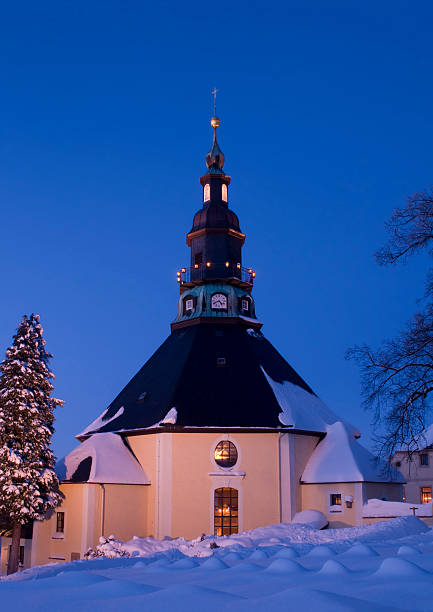 istock Curch in Seiffen (Germany) durung the Christmas time 119933662