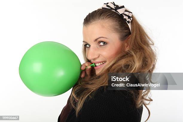 O Balão Verde - Fotografias de stock e mais imagens de Adulto - Adulto, Balão - Enfeite, Cabelo Comprido