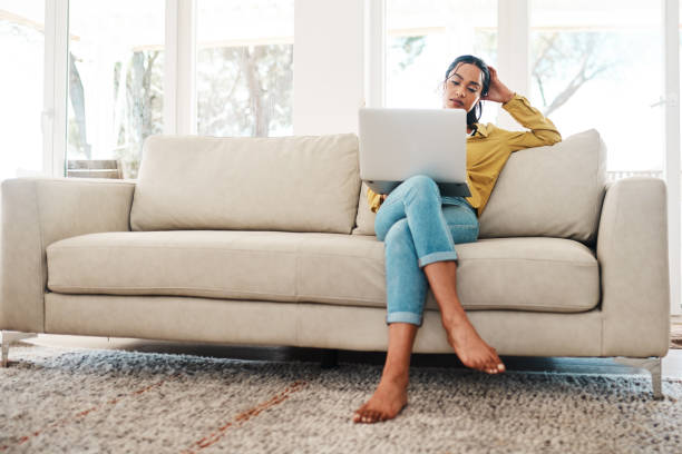 istock Trying to decide which blog will attract more followers 1199376670