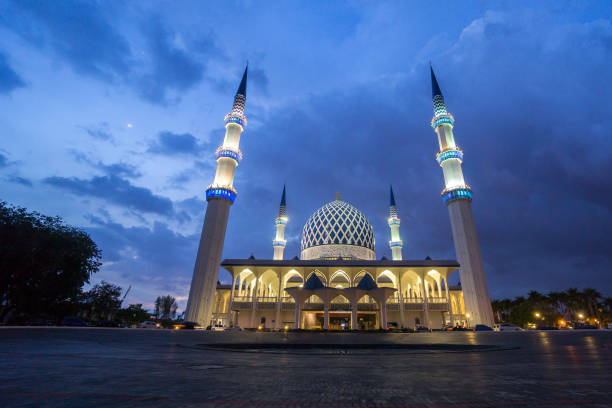 istock The Sultan Salahuddin Abdul Aziz Shah mosque during sunset, Malaysia. Image has grain or blurry or noise and soft focus when view at full resolution. (Shallow DOF, slight motion blur) 1199383065