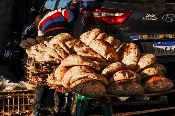 le caire, egypte - candid downtown district editorial horizontal photos et images de collection