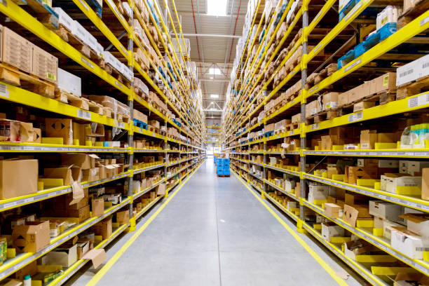 istock Diminishing view in distribution warehouse 1199394664