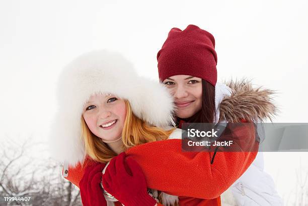 Retratos De Niñas En Invierno Foto de stock y más banco de imágenes de 16-17 años - 16-17 años, 18-19 años, 20 a 29 años