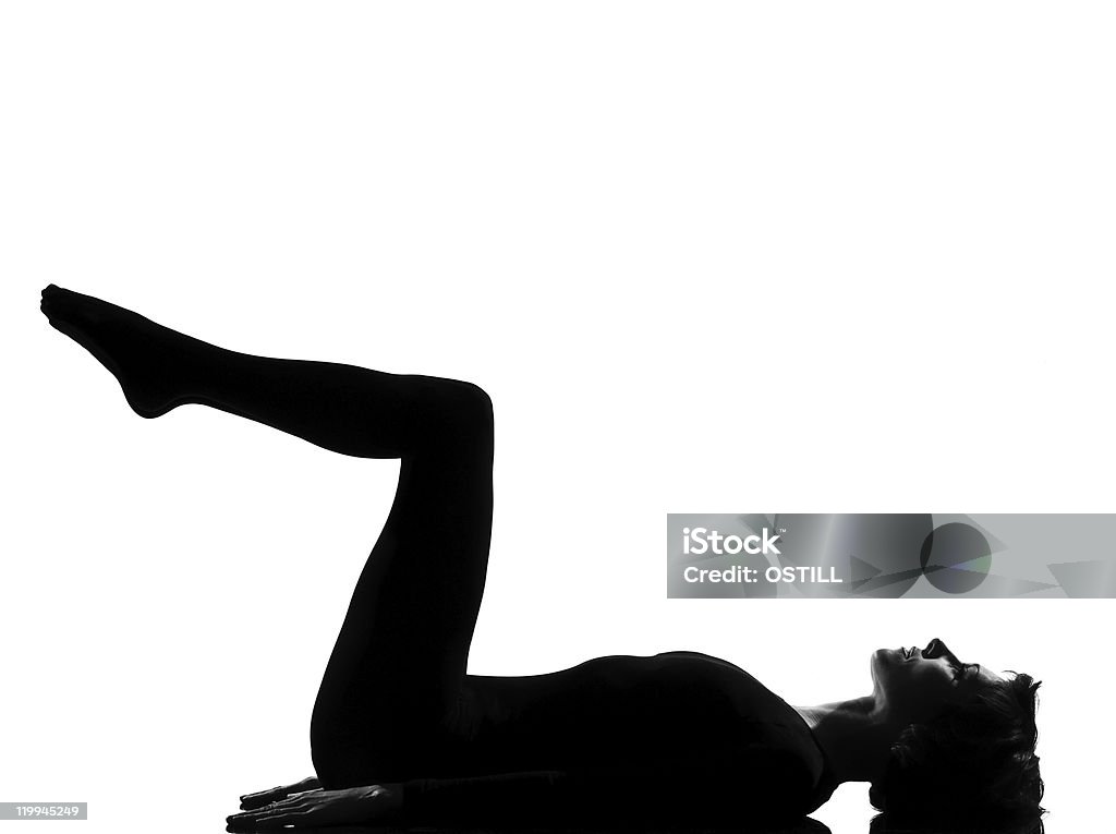 Donna fitness stretching esercizio di yoga - Foto stock royalty-free di Esercizio di rilassamento