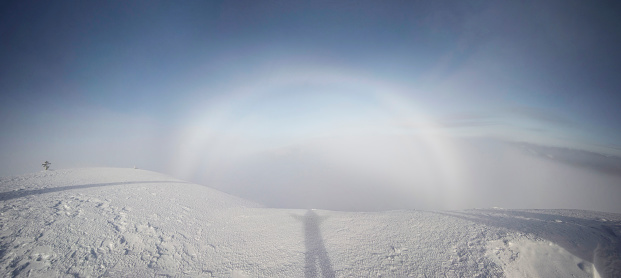 rare natural phenomenon in the mountains and at sea is the white rainbow. It looks like a solar halo, but not around the sun, but in the opposite direction. Accompanied by the Broken Ghost