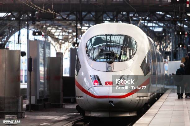 Moderner Icezug Am Kölner Hauptbahnhof Stockfoto und mehr Bilder von Eisenbahn - Eisenbahn, Eis, Deutschland