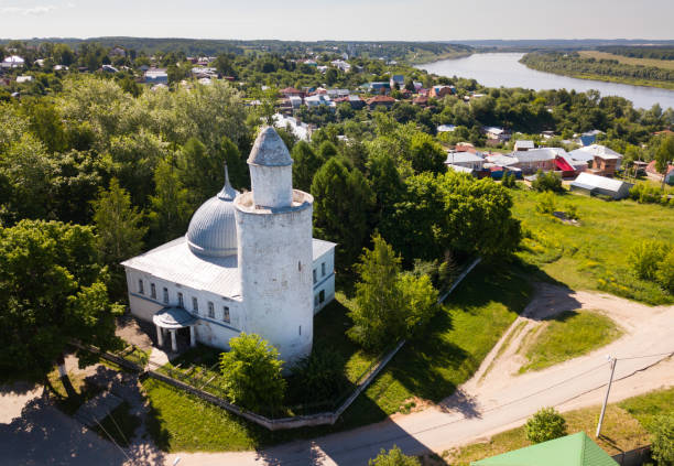 vue aérienne de kasimov avec la mosquée de khan - oka river photos et images de collection